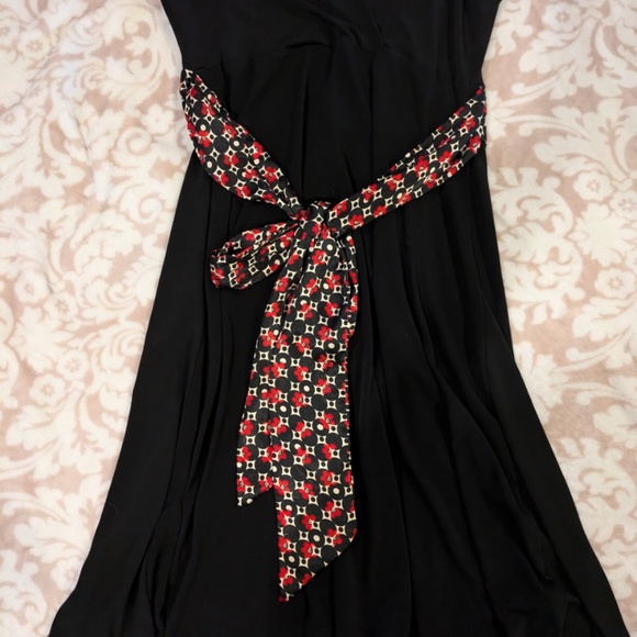 Roulette Black V-Neck Dress-Red Patterned Silky Sash-Size Medium-Cap Sleeves - Picture 2 of 11